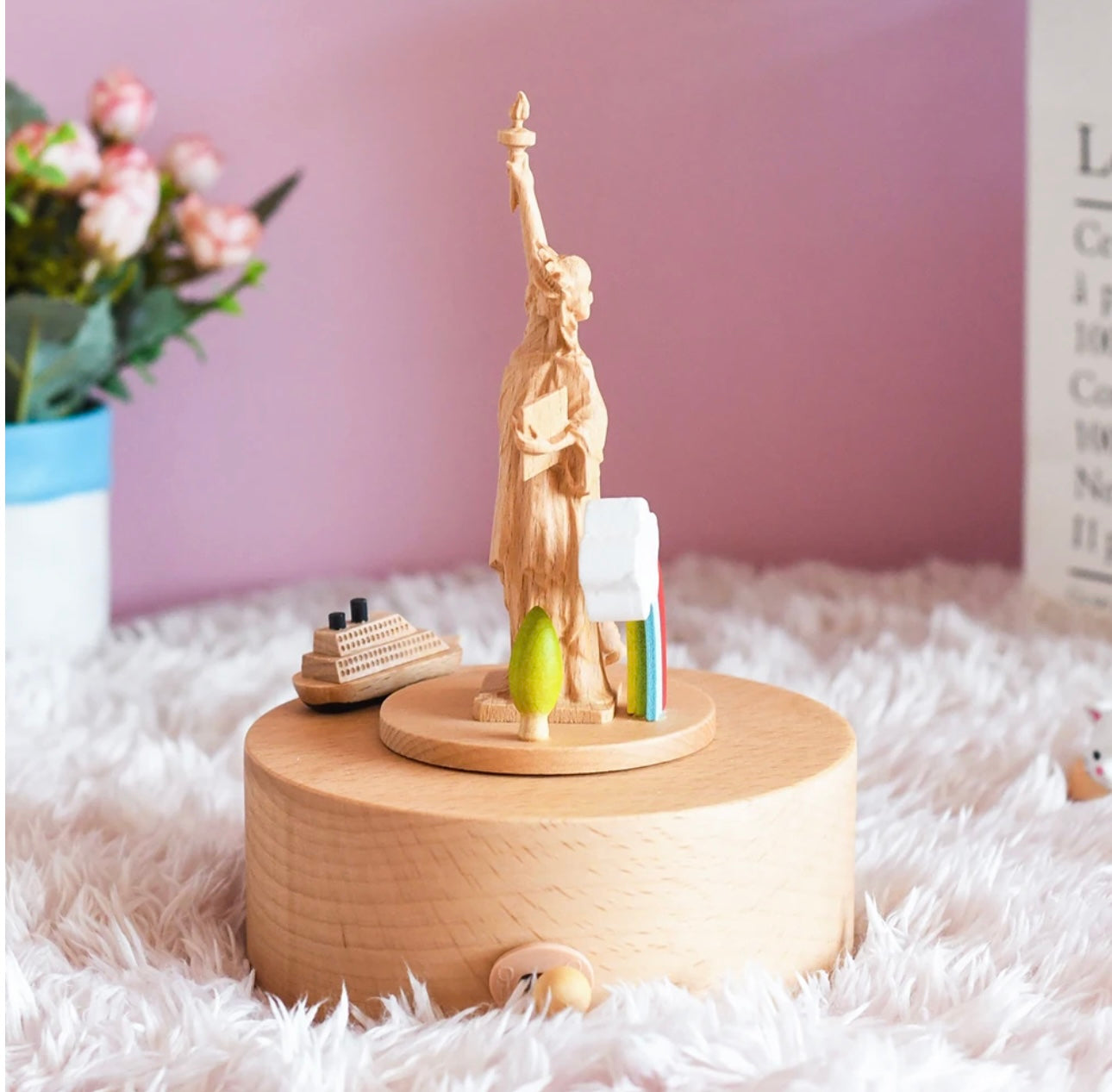 Wooden Music Box - Statue of Liberty